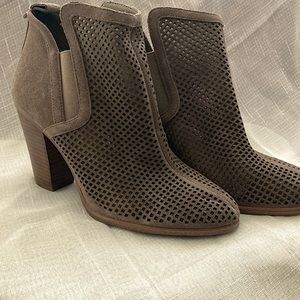 Vince Camuto taupe ankle boots, new, size 9.5